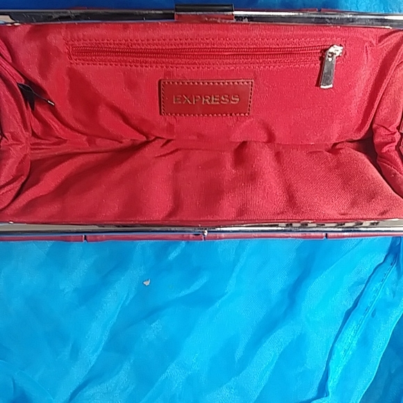 Red clutch purse - Picture 2 of 2